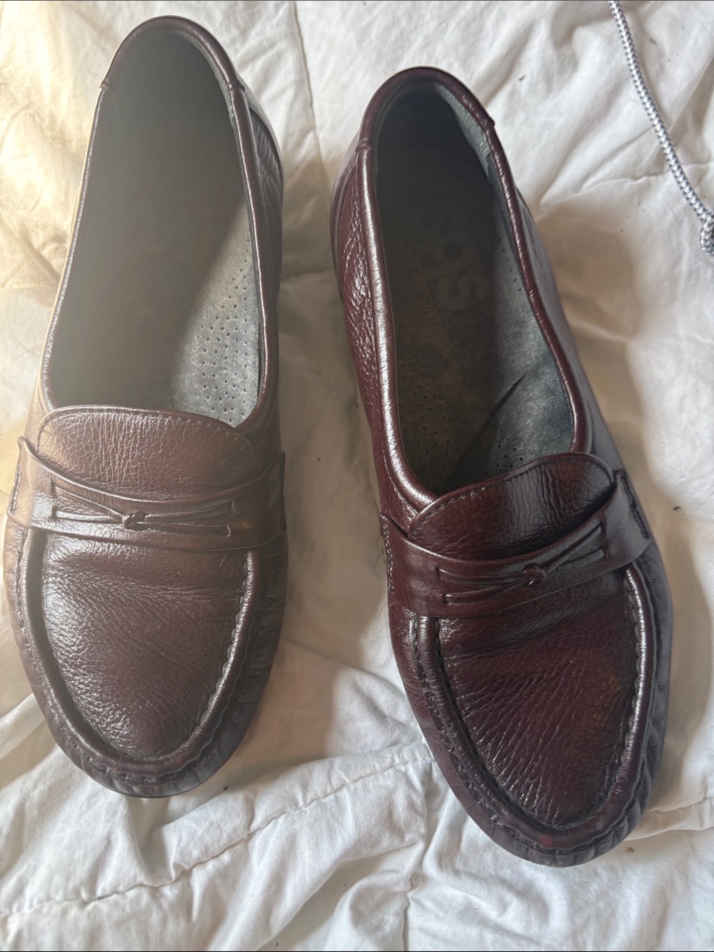 Women’s SAS Leather Penny Loafers in Dark Burgundy 6.5W like new
